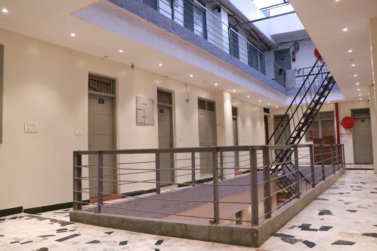 Amrit Hotel New Delhi Buitenkant foto