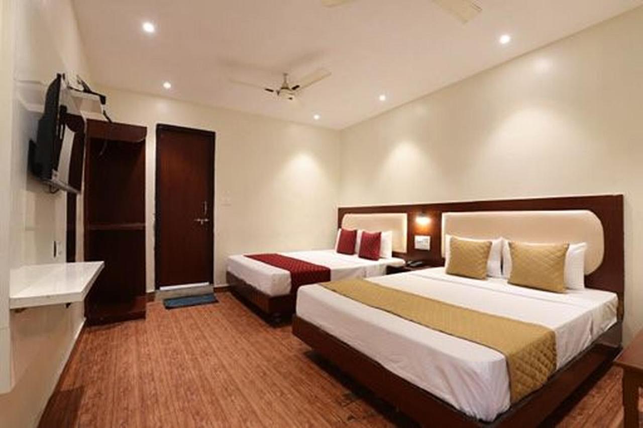 Amrit Hotel New Delhi Buitenkant foto