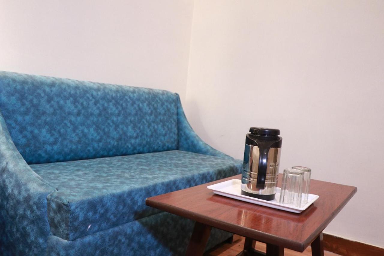 Amrit Hotel New Delhi Buitenkant foto